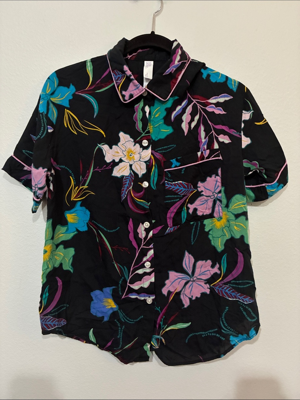 stars above Black Floral Short-Sleeve Button-Up Pajama Top - Picture 2 of 8